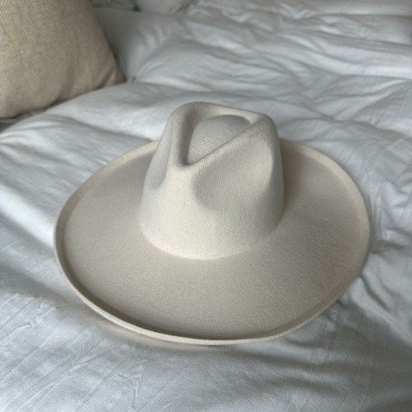 COPY - Lack of color hat Meloivory. The melodic fedora. Color is ivory. 55cm si… - Picture 1 of 4